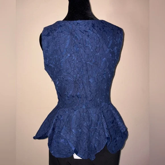 Lulu's Sleeveless Navy Blue Floral Lace Peplum Top -EUC - Picture 4 of 6